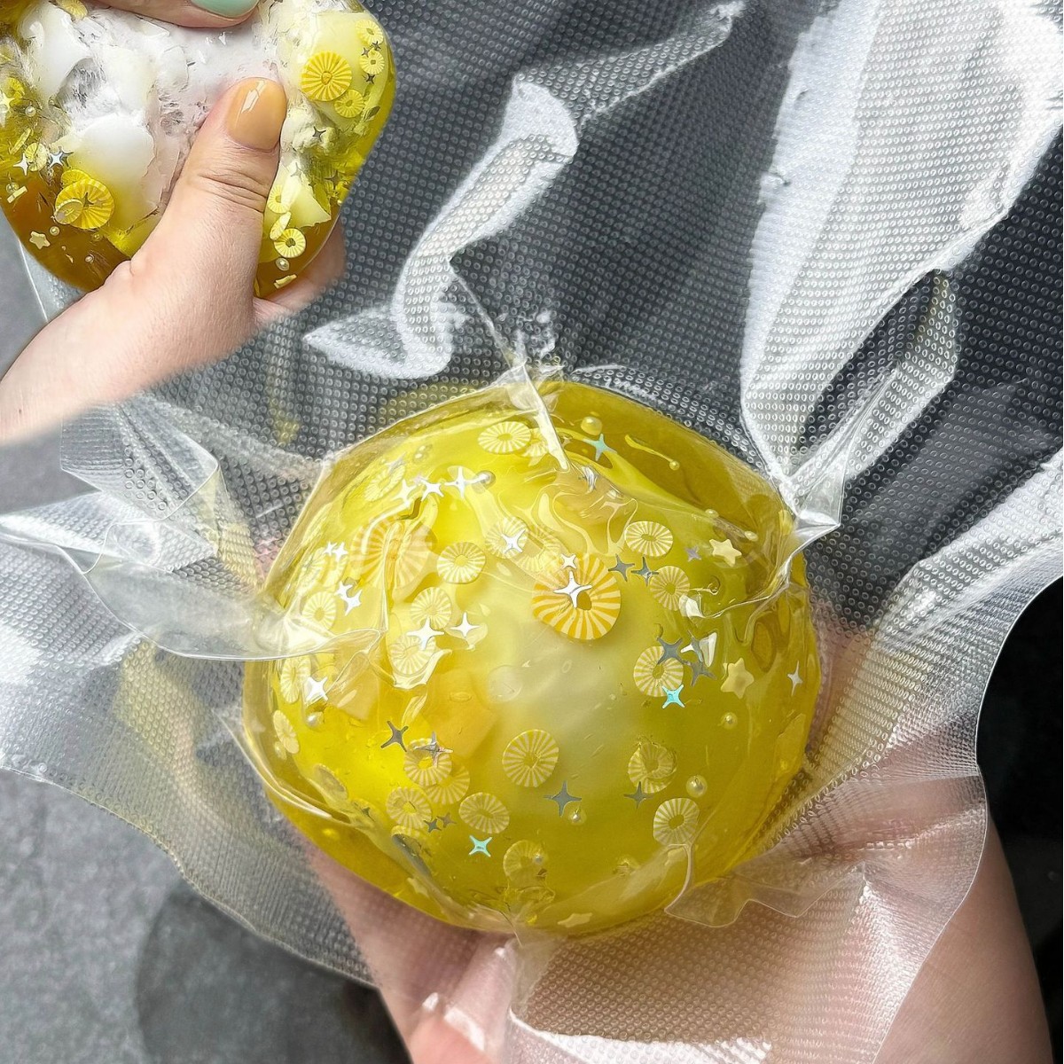 Musical Instrument Gong - 6CM Crispy Squishy Ball Cracking Wax